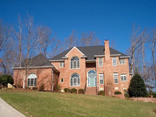 Residential-Roofing-Raleigh-1024x768-640w